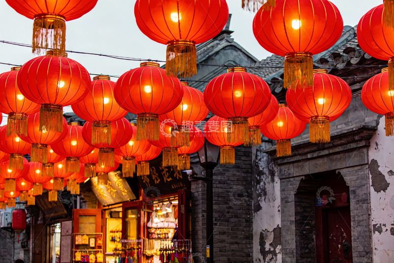 高清大图下载【趣麦麦图】红灯笼挂满古街夜景