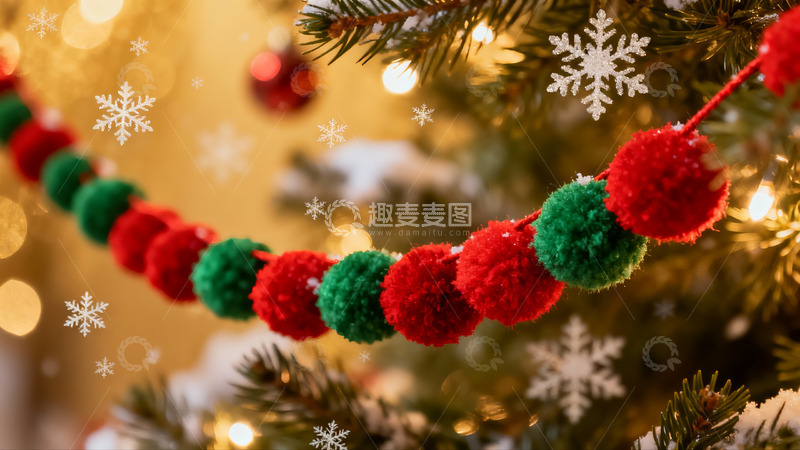高清大图下载【趣麦麦图】圣诞树彩球装饰特写
