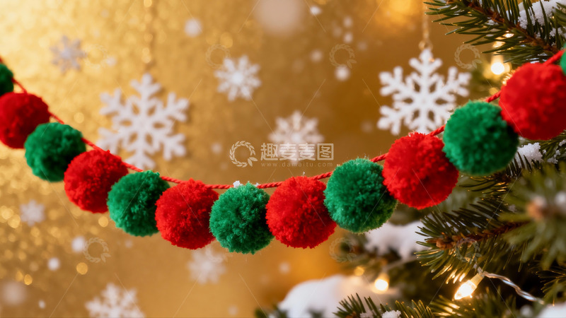 高清大图下载【趣麦麦图】圣诞装饰彩球与雪花背景