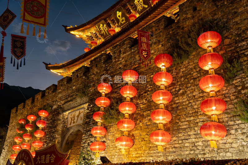 高清大图下载【趣麦麦图】古墙红灯笼夜景