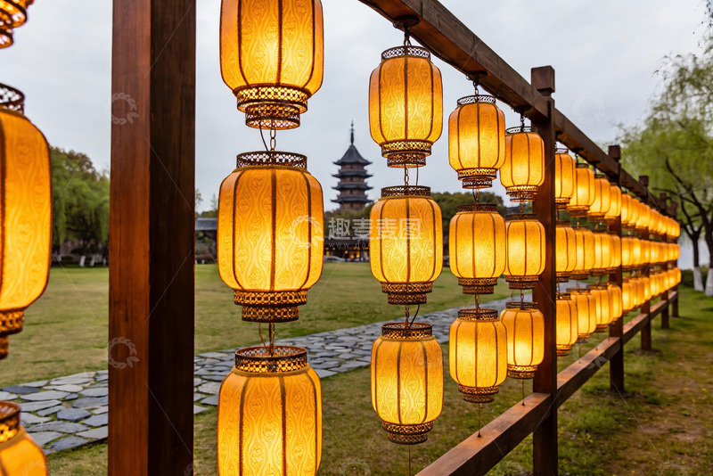 高清大图下载【趣麦麦图】古风灯笼排列户外景观
