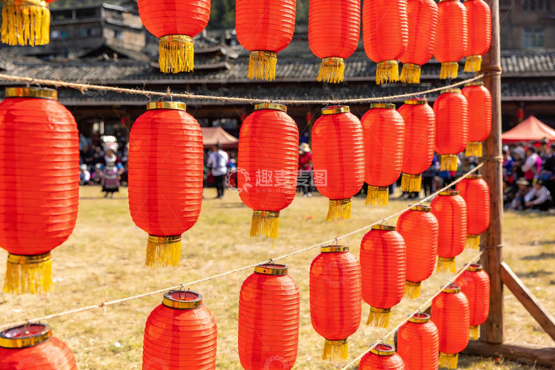 高清大图下载【趣麦麦图】红灯笼挂满节日庆典现场
