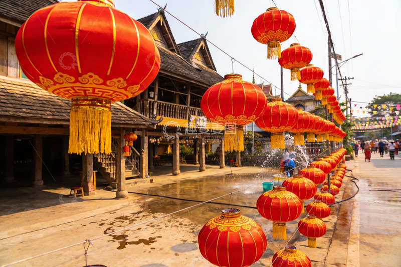 高清大图下载【趣麦麦图】红灯笼装饰的古风街道