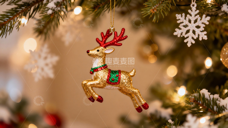 高清大图下载【趣麦麦图】圣诞树上的金色驯鹿挂饰
