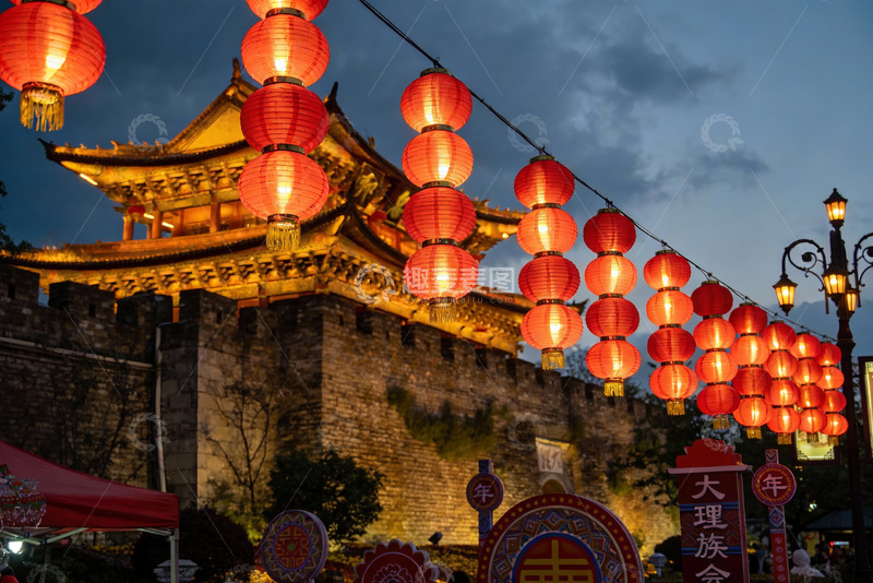 高清大图下载【趣麦麦图】古建筑夜景挂红灯笼