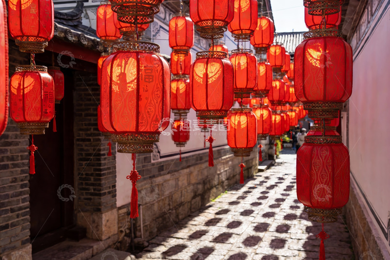 高清大图下载【趣麦麦图】古巷红灯笼高挂节日氛围浓