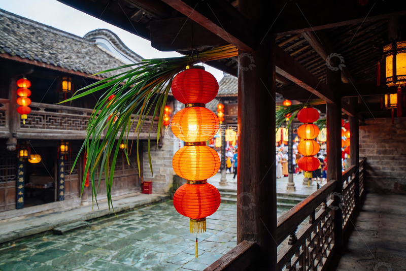 高清大图下载【趣麦麦图】古建筑长廊挂红灯笼