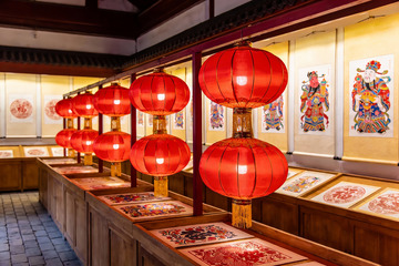 古色古香展厅挂红灯笼