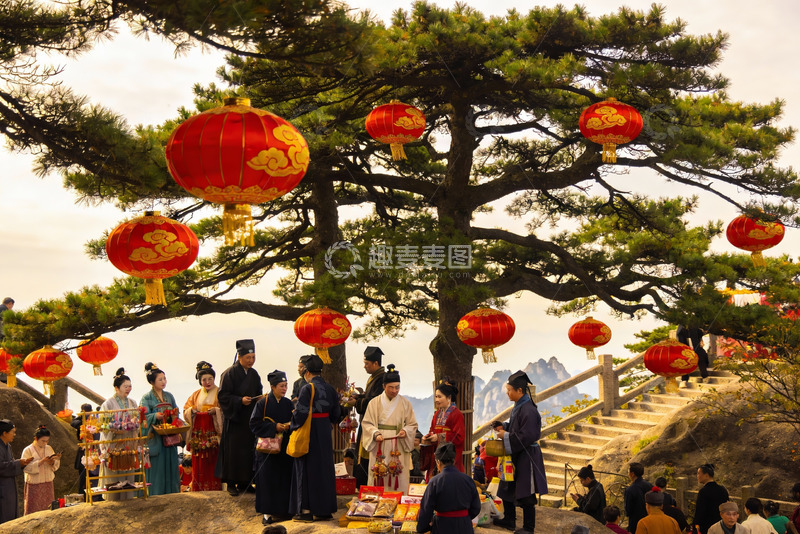 高清大图下载【趣麦麦图】古装人群挂红灯笼祈福