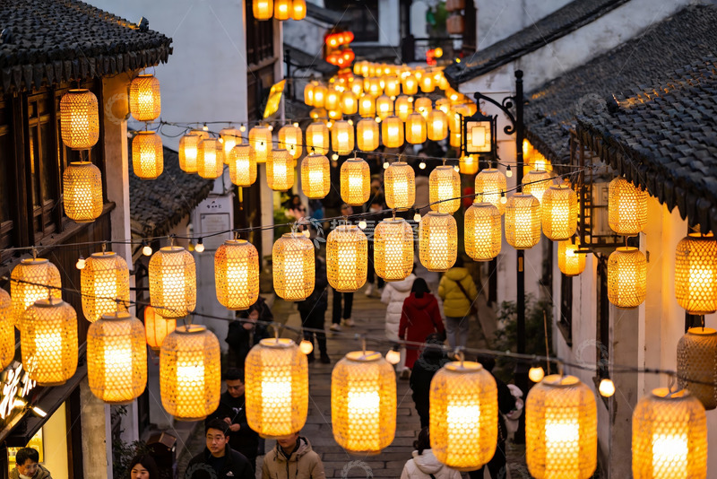 高清大图下载【趣麦麦图】古街夜景灯笼高挂游人如织