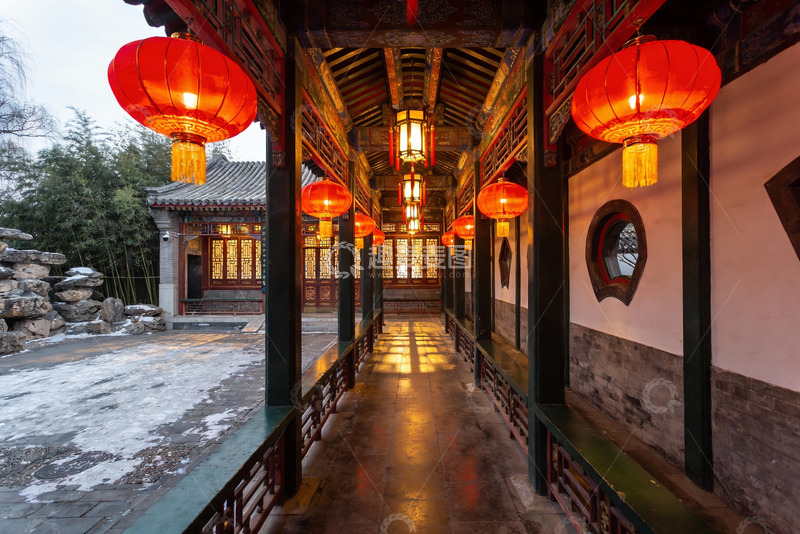 高清大图下载【趣麦麦图】古建筑长廊红灯笼冬景