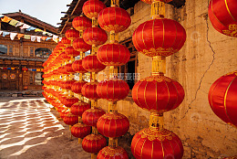 红灯笼挂满古建筑节日氛围浓厚