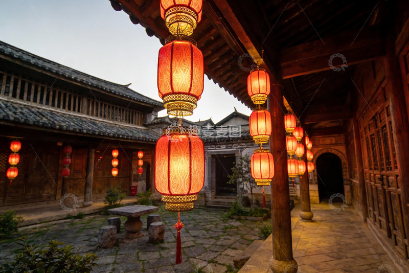 高清大图下载【趣麦麦图】古建筑庭院夜景红灯笼高挂
