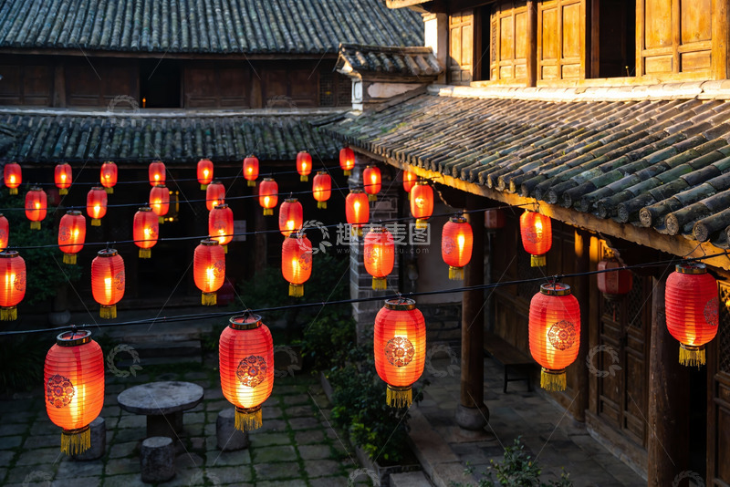 高清大图下载【趣麦麦图】古建筑庭院挂满红灯笼
