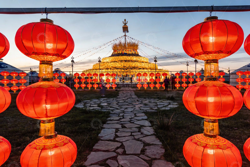 高清大图下载【趣麦麦图】红灯笼装饰下的传统建筑夜景