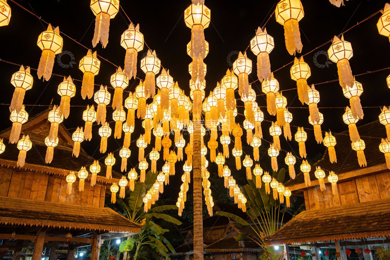 高清大图下载【趣麦麦图】夜空下的灯笼装饰美景