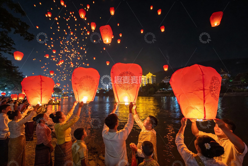 高清大图下载【趣麦麦图】夜放孔明灯祈福人群