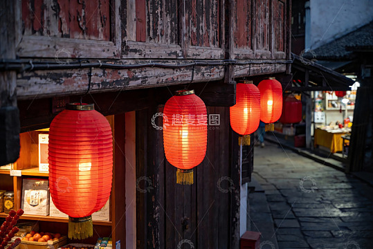 古街夜景红灯笼高挂