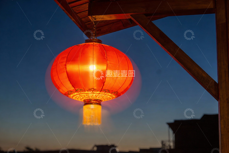 高清大图下载【趣麦麦图】夜幕下的红色灯笼光影