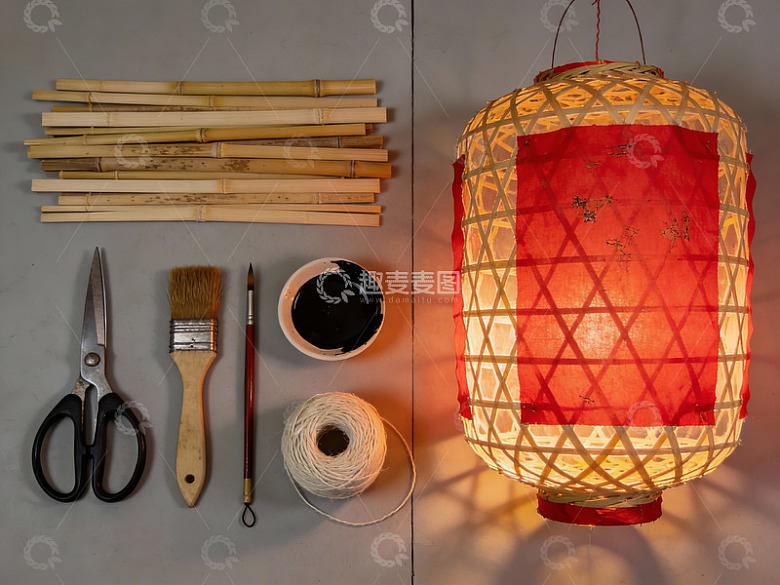 手工灯笼制作材料与成品展示