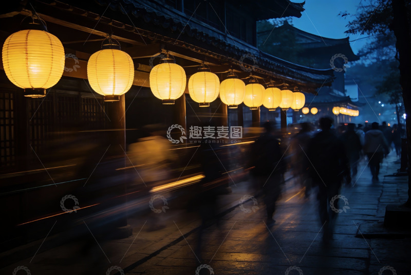 高清大图下载【趣麦麦图】夜游古街灯笼光影行人