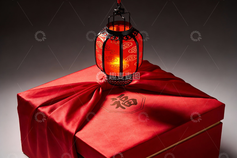 高清大图下载【趣麦麦图】红色礼盒配古典灯笼