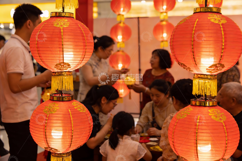 高清大图下载【趣麦麦图】元宵节灯会人群热闹场景