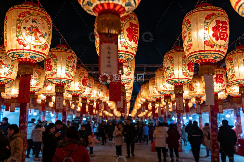 高清大图下载【趣麦麦图】夜市灯笼高挂人群熙攘