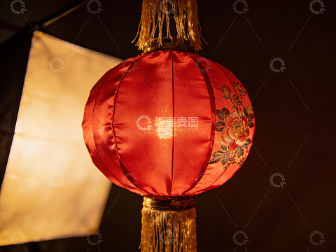 红色灯笼特写光影效果