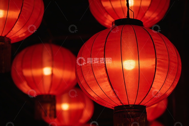 高清大图下载【趣麦麦图】夜幕下的红色灯笼光影