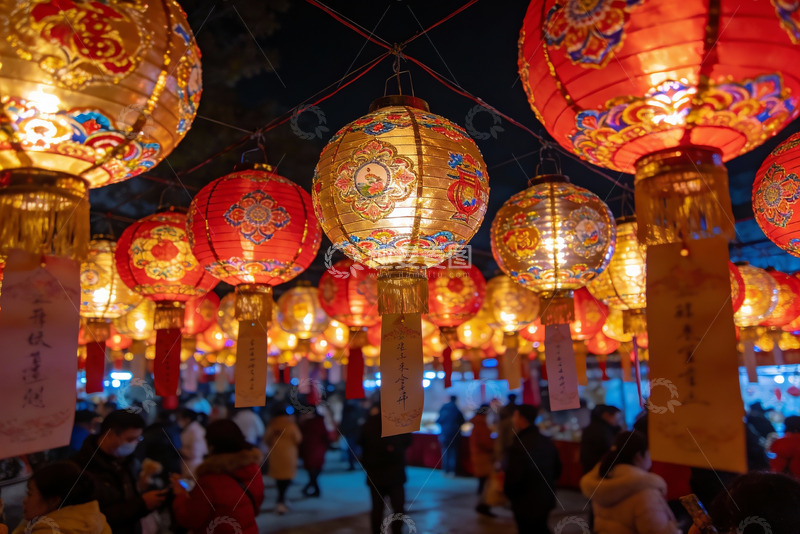 高清大图下载【趣麦麦图】夜市灯笼高挂人群熙攘