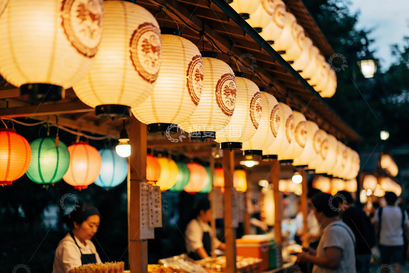 高清大图下载【趣麦麦图】夜市灯笼高挂人群熙攘