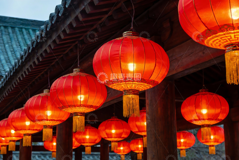 高清大图下载【趣麦麦图】古建筑屋檐下悬挂的红灯笼