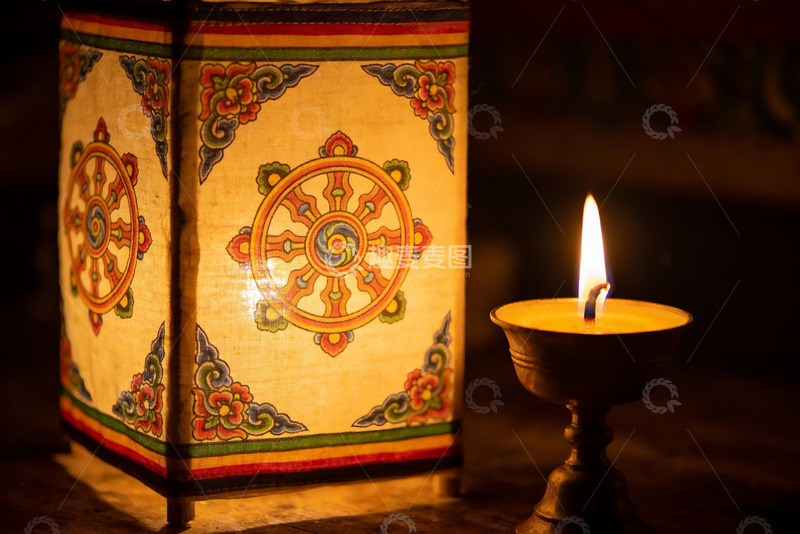 高清大图下载【趣麦麦图】藏式灯与烛火温暖静谧