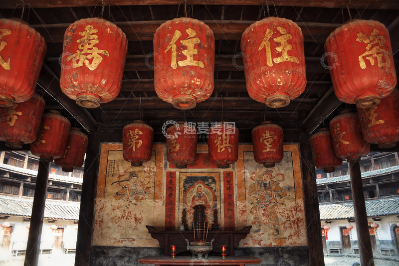 高清大图下载【趣麦麦图】古建筑悬挂红灯笼祈福场景