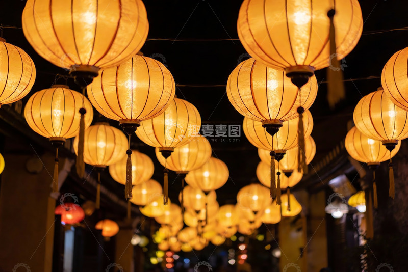 高清大图下载【趣麦麦图】夜市灯笼高挂光影交错
