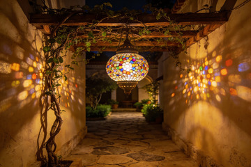 夜色庭院彩灯光影