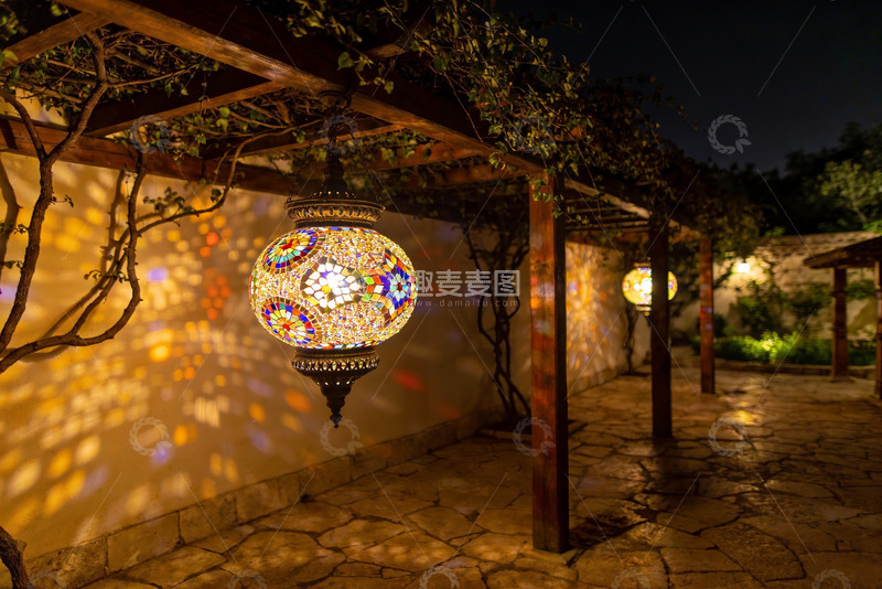 高清大图下载【趣麦麦图】夜景庭院彩灯光影