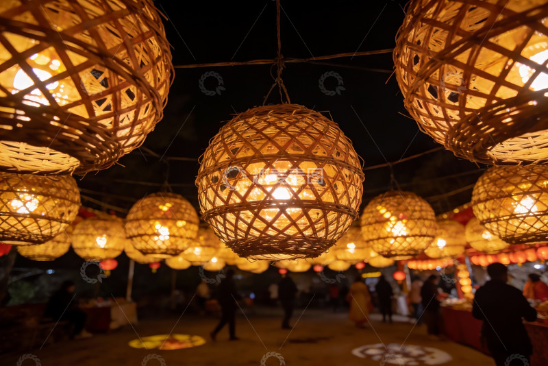 高清大图下载【趣麦麦图】夜市竹编灯笼光影