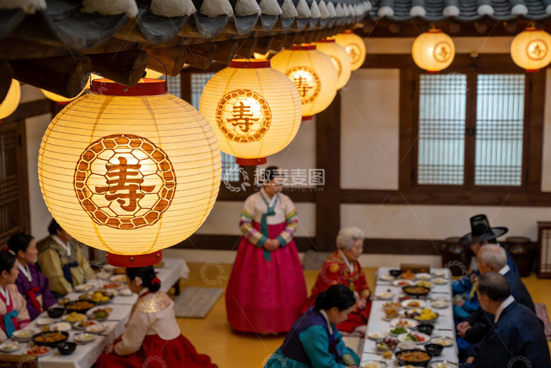 高清大图下载【趣麦麦图】传统服饰聚餐场景