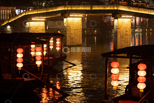 夜色水乡古桥与红灯笼