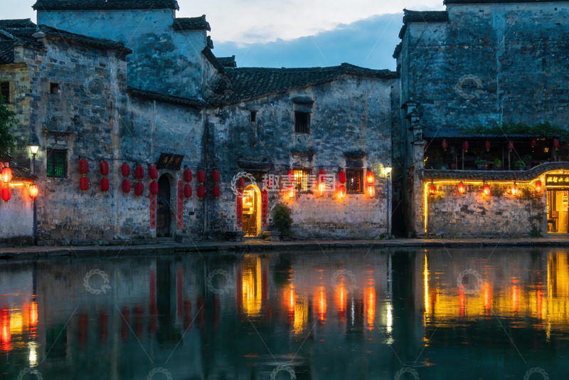 高清大图下载【趣麦麦图】古建筑夜景水映红灯笼