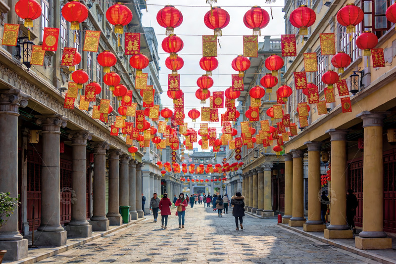 高清大图下载【趣麦麦图】古街挂红灯笼节日氛围浓