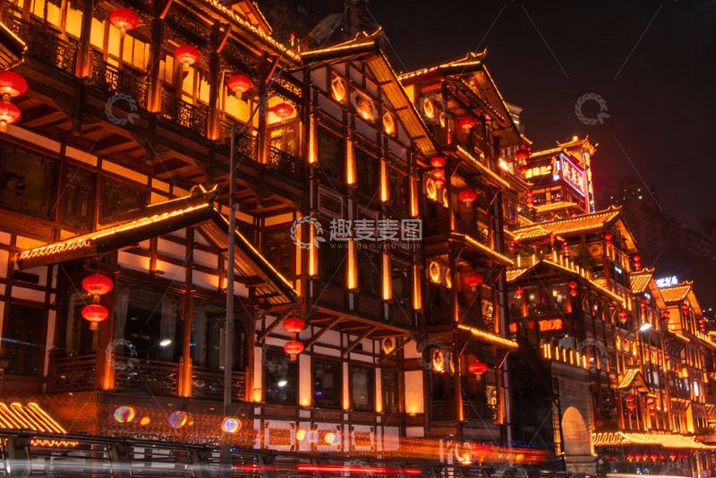 高清大图下载【趣麦麦图】夜景中灯火辉煌的传统建筑群