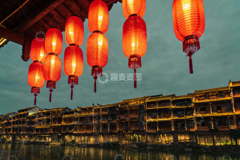 高清大图下载【趣麦麦图】古建筑夜景红灯笼高挂