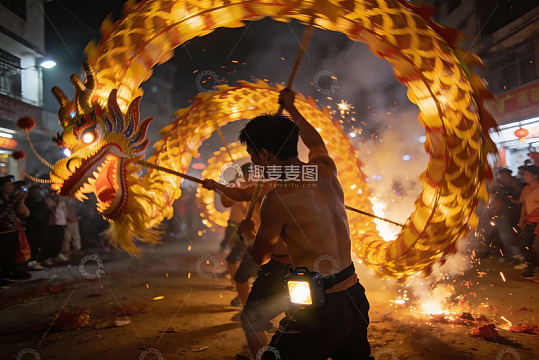 夜舞金龙烟火璀璨