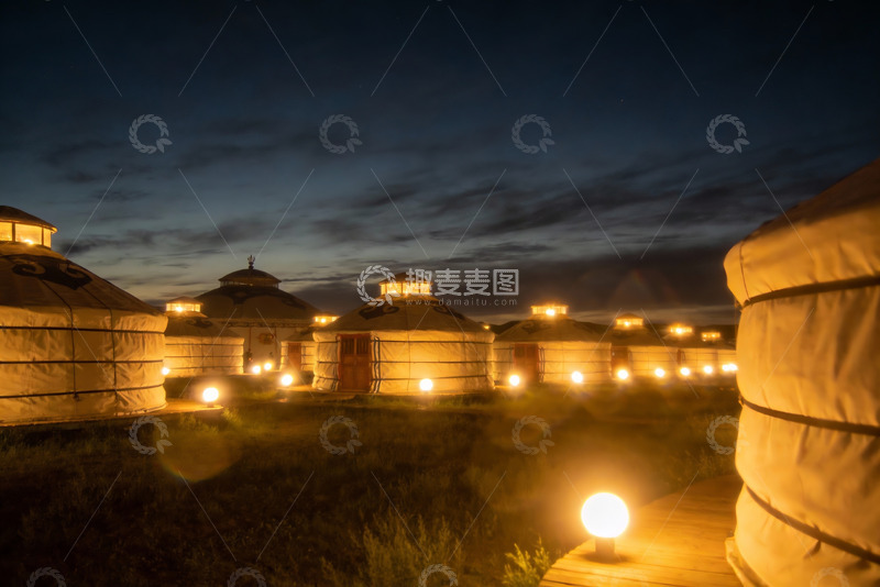 高清大图下载【趣麦麦图】夜幕下的蒙古包群落