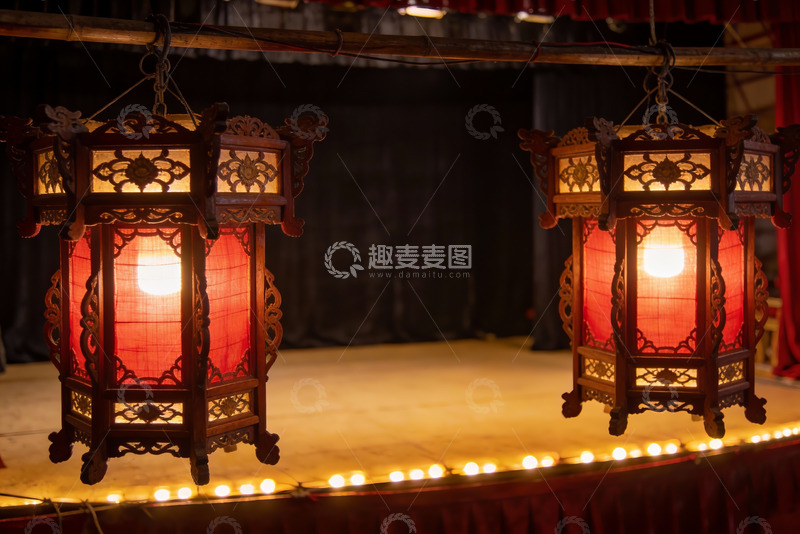 高清大图下载【趣麦麦图】古色古香灯笼映舞台