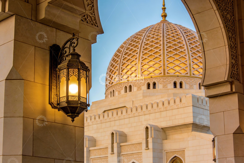 高清大图下载【趣麦麦图】金色穹顶建筑与古典壁灯