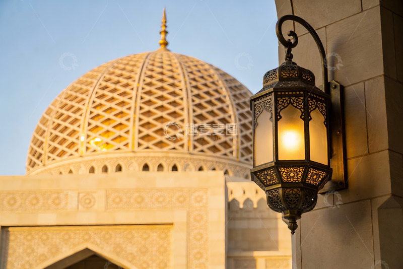 高清大图下载【趣麦麦图】暖灯映衬下的穹顶建筑